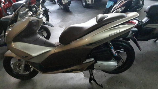 ขาย HONDA PCX 125 ปี 54 เครื่องดี,สีดี เล่มพร้อมโอน (มี 2 คัน) ขาย HONDA PCX 125 ปี 54 เครื่องดี,สีดี เล่มพร้อมโอน (มี 2 คัน)