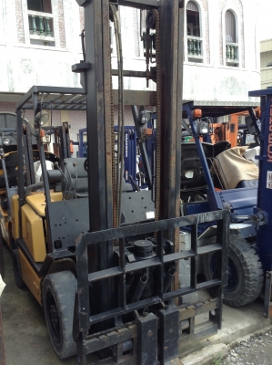 +++ ขายโฟล์คลิฟท์ SUMITOMO YALE FD25  ขนาด 2.5  ตัน  เครื่องยนต์ดีเซล  เสา 4 เมตร  ฮิ้งค์โฟล์ค เกียร์ธรรมดา  ยางลมครับ