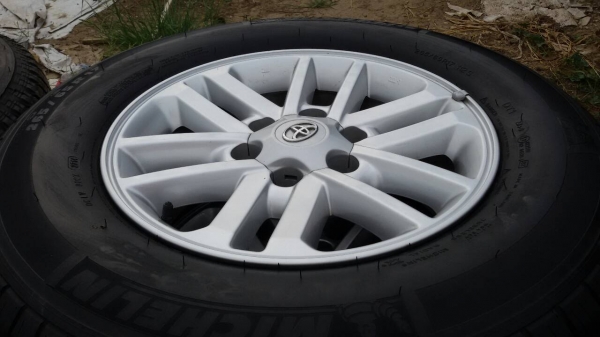 ล้อ toyota ขอบ 17 พร้อมยางป้ายแดงปี 14ชุดละ 25,000