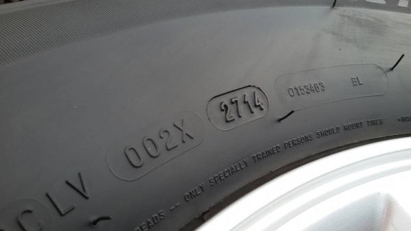 ล้อ toyota ขอบ 17 พร้อมยางป้ายแดงปี 14ชุดละ 25,000