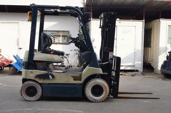 รถยกไฟฟ้าแบบนั่งขับขนาด 1.5 ตัน เสาสูง 3 เมตร Toyota 7FB15