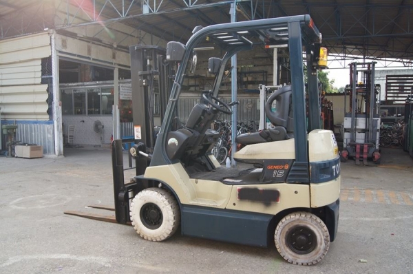 รถยกไฟฟ้าแบบนั่งขับขนาด 1.5 ตัน เสาสูง 3 เมตร Toyota 7FB15