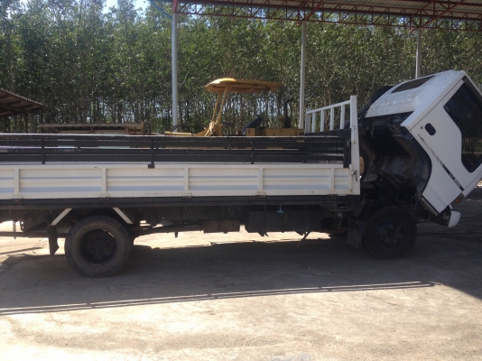 ขายด่วน 580000รถบรรทุกอีชุชุ 6 ล้อ กลาง