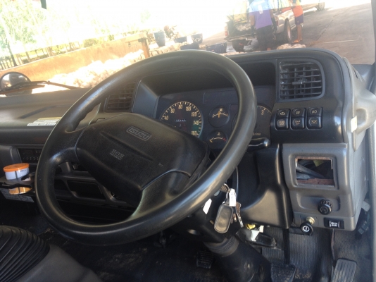 ขายด่วน 580000รถบรรทุกอีชุชุ 6 ล้อ กลาง