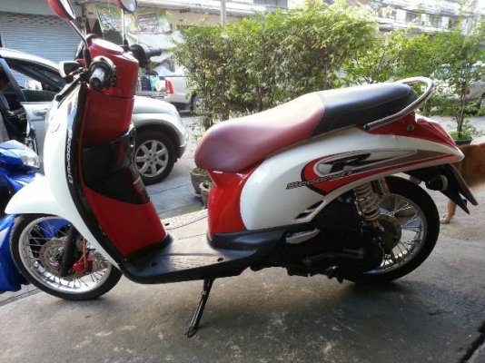 สกุปปี้ 110i สีแดงขาว กท37ปี53 แดงขาว เครื่องเงียบ 21000