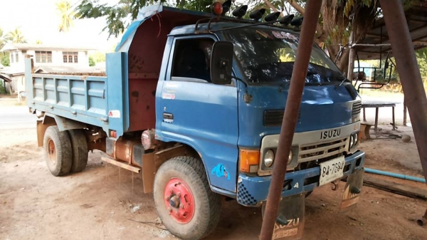 **348,000 บ.ต่อรอง**ขาย6ล้อดั้มดิน5คิว ISUZU KS-110 เครื่อง4BE1-110แรงฝาดำ เกียร์สั้นสาย เครื่องดี แรง แน่นดี เกียร์ดีเข้าง่ายไม่หลุด ช่วงล่างใหญ่ Fหน้า-หลังแล้ว สโลวกลาง คัสซีดี เสริมเหล็กบนแข็งแรง มีแผลเชื่อม1แผลกลางตัวฝั่งซ้าย หน่อยนึง กระบะดั้มเหล็ก5ต **348,000 บ.ต่อรอง**ขาย6ล้อดั้มดิน5คิว ISUZU KS-110 เครื่อง4BE1-110แรงฝาดำ เกียร์สั้นสาย เครื่องดี แรง แน่นดี เกียร์ดีเข้าง่ายไม่หลุด ช่วงล่างใหญ่ Fหน้า-หลังแล้ว สโลวกลาง คัสซีดี เสริมเหล็กบนแข็งแรง มีแผลเชื่อม1แผลกลางตัวฝั่งซ้าย หน่อยนึง กระบะดั้มเหล็ก5ต