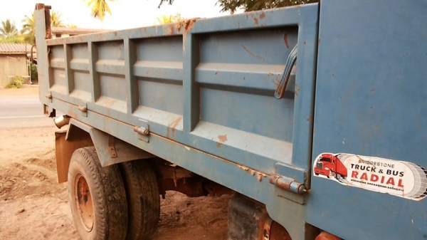 **348,000 บ.ต่อรอง**ขาย6ล้อดั้มดิน5คิว ISUZU KS-110 เครื่อง4BE1-110แรงฝาดำ เกียร์สั้นสาย เครื่องดี แรง แน่นดี เกียร์ดีเข้าง่ายไม่หลุด ช่วงล่างใหญ่ Fหน้า-หลังแล้ว สโลวกลาง คัสซีดี เสริมเหล็กบนแข็งแรง มีแผลเชื่อม1แผลกลางตัวฝั่งซ้าย หน่อยนึง กระบะดั้มเหล็ก5ต **348,000 บ.ต่อรอง**ขาย6ล้อดั้มดิน5คิว ISUZU KS-110 เครื่อง4BE1-110แรงฝาดำ เกียร์สั้นสาย เครื่องดี แรง แน่นดี เกียร์ดีเข้าง่ายไม่หลุด ช่วงล่างใหญ่ Fหน้า-หลังแล้ว สโลวกลาง คัสซีดี เสริมเหล็กบนแข็งแรง มีแผลเชื่อม1แผลกลางตัวฝั่งซ้าย หน่อยนึง กระบะดั้มเหล็ก5ต