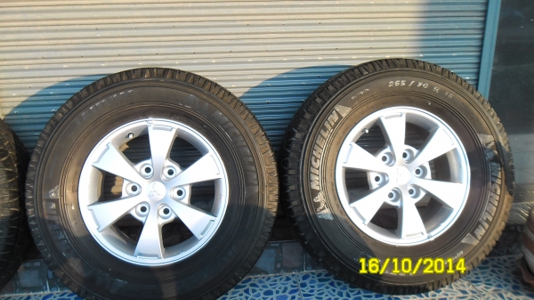 ขายแม๊ก+ยางโฟวิน ขอบ16 6รู รถกระบะทั่วไป