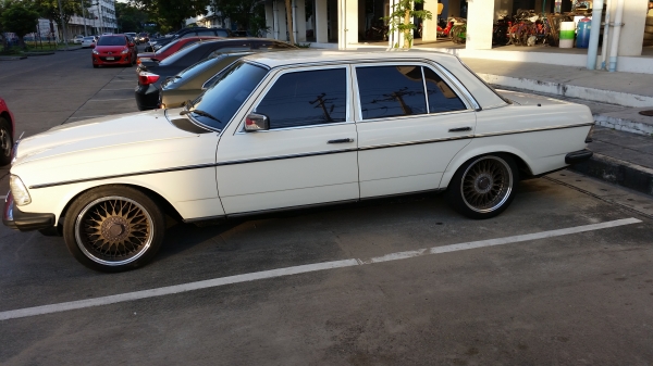 เบนซ์ 230e เครื่อง 1J ฝาดำ เกียร์ออโต้และ lpg ลงเล่ม พวงมาลัยเพาเวอร์ ทะเบียนเต็ม ขาย 79,000 บาท