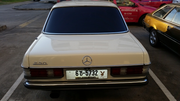 เบนซ์ 230e เครื่อง 1J ฝาดำ เกียร์ออโต้และ lpg ลงเล่ม พวงมาลัยเพาเวอร์ ทะเบียนเต็ม ขาย 79,000 บาท