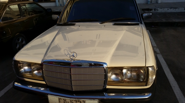 เบนซ์ 230e เครื่อง 1J ฝาดำ เกียร์ออโต้และ lpg ลงเล่ม พวงมาลัยเพาเวอร์ ทะเบียนเต็ม ขาย 79,000 บาท