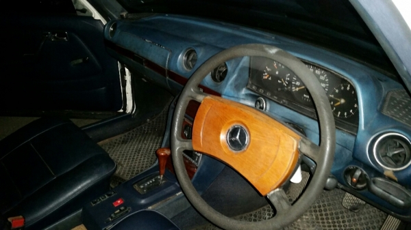 เบนซ์ 230e เครื่อง 1J ฝาดำ เกียร์ออโต้และ lpg ลงเล่ม พวงมาลัยเพาเวอร์ ทะเบียนเต็ม ขาย 79,000 บาท