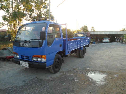 ขายรถ 6 ล้อ NKR ราคา 370.000 บาท