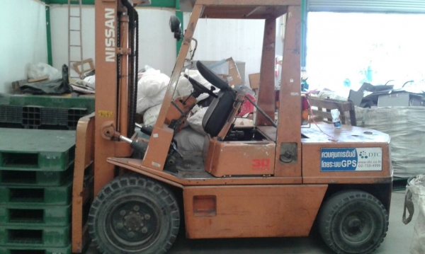 ขายรถยกยี่ห้อ NISSAN ขนาด 3 ตัน ราคาต่อรองได้ครับ