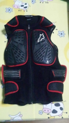ขายเสื้อเกราะสำหรับขี่รถวิบากยี่ห้อ Thor กับ Alpinestars สภาพสวยๆครับ