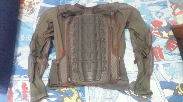 ขายเสื้อเกราะสำหรับขี่รถวิบากยี่ห้อ Thor กับ Alpinestars สภาพสวยๆครับ