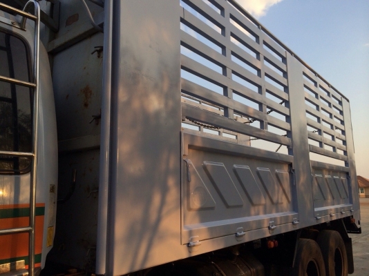 ขายกะบะไม่ดั้มสามมิตรลอนเฉียงสวยๆ พื้นปูแสตนเลส ยาว 6.20เมตร