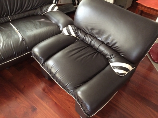 เฟอร์นิเจอร์หนัง โซฟาชุดรับแขก 3 ตัว คุณ พงษ์ รับไปดูแลต่อแล้วครับ เฟอร์นิเจอร์หนัง โซฟาชุดรับแขก 3 ตัว คุณ พงษ์ รับไปดูแลต่อแล้วครับ