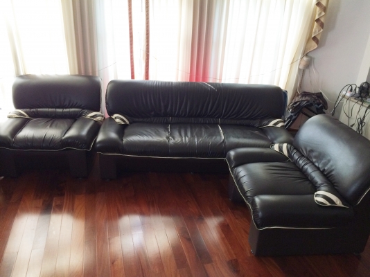 เฟอร์นิเจอร์หนัง โซฟาชุดรับแขก 3 ตัว  คุณ พงษ์ รับไปดูแลต่อแล้วครับ
