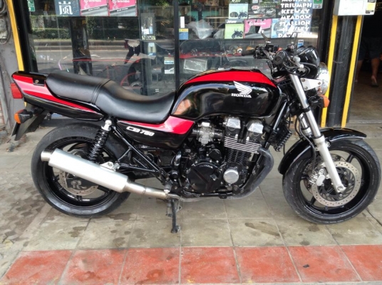 ขายcb750fทะเบียนภาษีพรบครบไม่ขาดต่อเครื่องแน่นมากไม่มีเสียงดังสตาททีเดียวติด