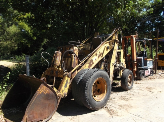 รถตักล้อยาง SD 20-4