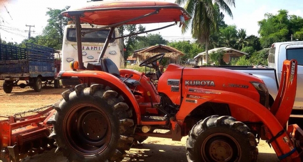 ***ขายแล้วครับขอบคุณ Truck2hand ขายรถไถ2เพลา ส้มๆ KUBOTA L3608 4WD 36แรง เครื่องเดิมเกียร์เดิม ครื่องKUBOTA-36HP 3สูบ ไดเร็คฯ สูบตั้ง เครื่องแน่นดี แรงดี เกียร์ดีไม่หลุดไม่หอน (เดินหน้า8ถอยหลัง8) เกียร์/ระบบ 4WD ใช้งานปกติ ไฮฯดีปั้มดี ยกหางเร็วไม่ยุบ ชั่ว ***ขายแล้วครับขอบคุณ Truck2hand ขายรถไถ2เพลา ส้มๆ KUBOTA L3608 4WD 36แรง เครื่องเดิมเกียร์เดิม ครื่องKUBOTA-36HP 3สูบ ไดเร็คฯ สูบตั้ง เครื่องแน่นดี แรงดี เกียร์ดีไม่หลุดไม่หอน (เดินหน้า8ถอยหลัง8) เกียร์/ระบบ 4WD ใช้งานปกติ ไฮฯดีปั้มดี ยกหางเร็วไม่ยุบ ชั่ว