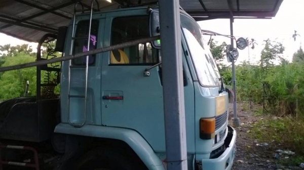 ขาย หัวลาก isuzu rocky 210 turbo + หาง พิ้นเรียบ สภาพพร้อมใช้งาน สอบถามก่อนได้ครับ 0918070020 เอ็กซ์ ครับ