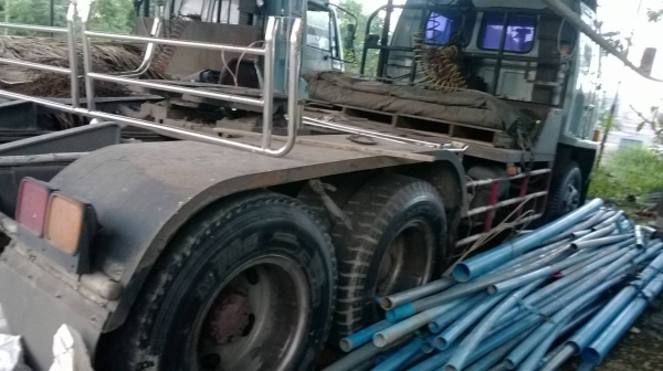 ขาย หัวลาก isuzu rocky 210 turbo + หาง พิ้นเรียบ สภาพพร้อมใช้งาน สอบถามก่อนได้ครับ 0918070020 เอ็กซ์ ครับ