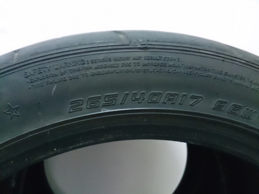 Dunlope Z1 265/40/17 ปี12 1คู่ Dunlope Z1 265/40/17 ปี12 1คู่