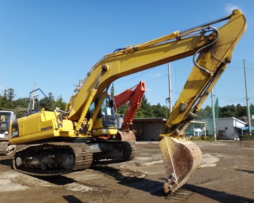 KOMATSU PC200-8
