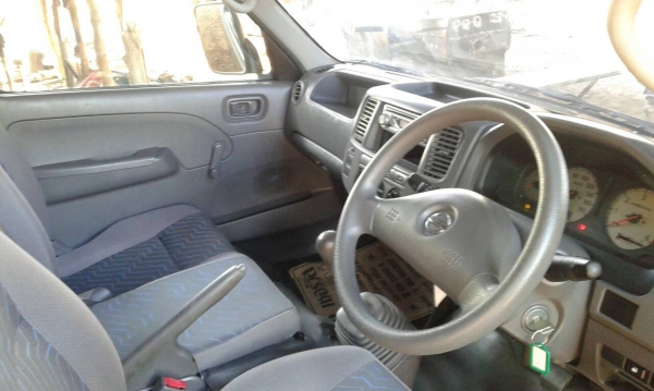 รถตู้นิสสันปี 06 ขาย 295000