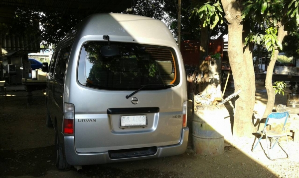 รถตู้นิสสันปี 06 ขาย 295000