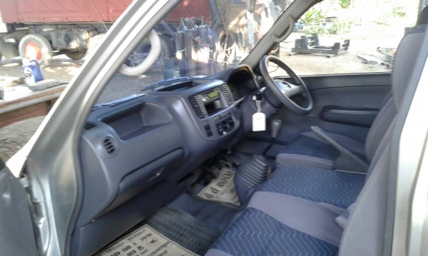 รถตู้นิสสันปี 06 ขาย 295000