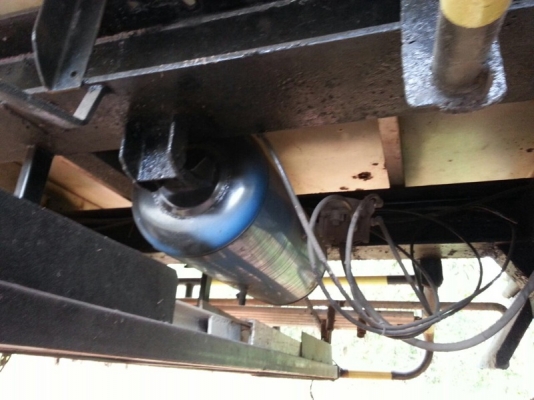 รถอีซูซุ 10 ล้อ  พื้นเรียบ 210 แรงม้า.  ( ขายแม่ , ลูก )  สนใจติดต่อ 081 - 6079515