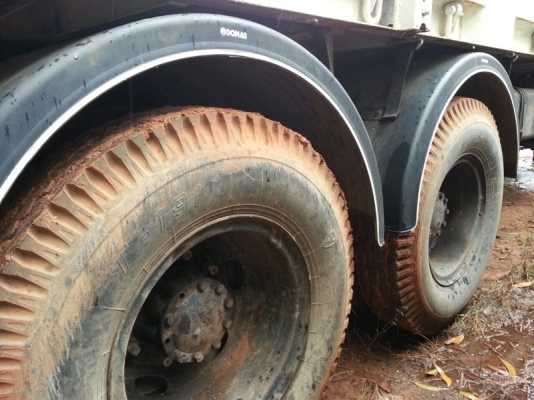 รถอีซูซุ 10 ล้อ  พื้นเรียบ 210 แรงม้า.  ( ขายแม่ , ลูก )  สนใจติดต่อ 081 - 6079515