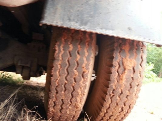 รถอีซูซุ 10 ล้อ  พื้นเรียบ 210 แรงม้า.  ( ขายแม่ , ลูก )  สนใจติดต่อ 081 - 6079515