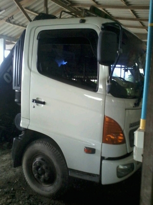 รถฮีโน่ 6 ล้อ ติดเฮี้ยบ 4 ตัน.  175 แรงม้า. ปี 51  ( รถวิ่ง 2xx,xxx กม. )   สนใจติดต่อ 081 - 6079515