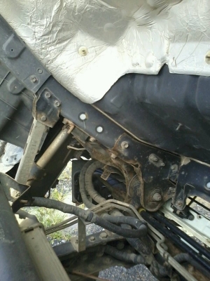 รถฮีโน่ 6 ล้อ ติดเฮี้ยบ 4 ตัน.  175 แรงม้า. ปี 51  ( รถวิ่ง 2xx,xxx กม. )   สนใจติดต่อ 081 - 6079515