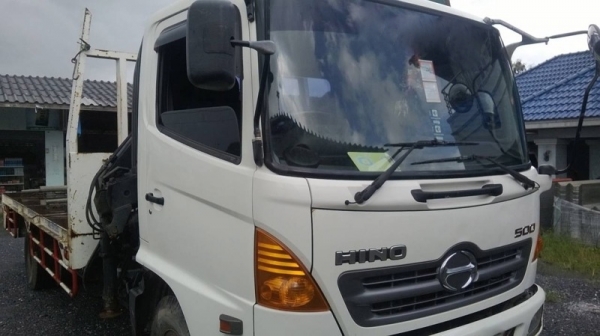 รถฮีโน่ 6 ล้อ ติดเฮี้ยบ 4 ตัน.  175 แรงม้า. ปี 51  ( รถวิ่ง 2xx,xxx กม. )   สนใจติดต่อ 081 - 6079515