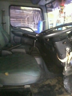 รถฮีโน่ 6 ล้อ ติดเฮี้ยบ 4 ตัน.  175 แรงม้า. ปี 51  ( รถวิ่ง 2xx,xxx กม. )   สนใจติดต่อ 081 - 6079515