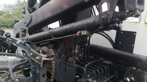 รถฮีโน่ 6 ล้อ ติดเฮี้ยบ 4 ตัน.  175 แรงม้า. ปี 51  ( รถวิ่ง 2xx,xxx กม. )   สนใจติดต่อ 081 - 6079515