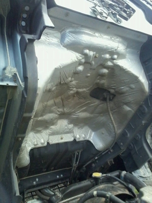 รถฮีโน่ 6 ล้อ ติดเฮี้ยบ 4 ตัน.  175 แรงม้า. ปี 51  ( รถวิ่ง 2xx,xxx กม. )   สนใจติดต่อ 081 - 6079515