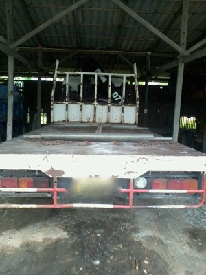 รถฮีโน่ 6 ล้อ ติดเฮี้ยบ 4 ตัน.  175 แรงม้า. ปี 51  ( รถวิ่ง 2xx,xxx กม. )   สนใจติดต่อ 081 - 6079515