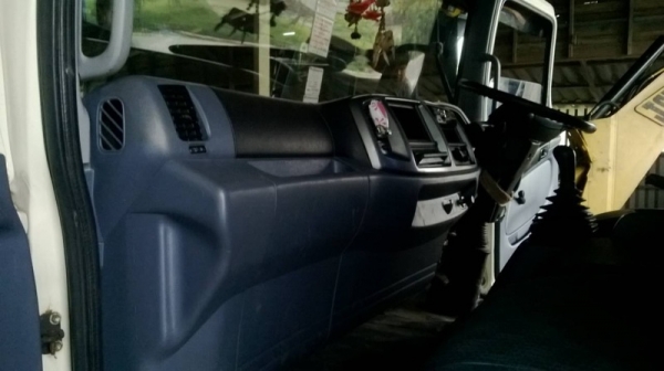 รถฮีโน่ 6 ล้อ ติดเฮี้ยบ 4 ตัน.  175 แรงม้า. ปี 51  ( รถวิ่ง 2xx,xxx กม. )   สนใจติดต่อ 081 - 6079515