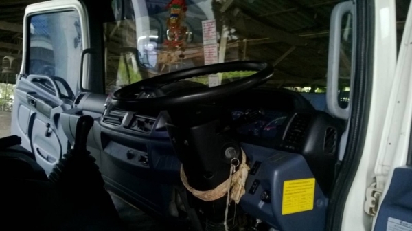 รถฮีโน่ 6 ล้อ ติดเฮี้ยบ 4 ตัน.  175 แรงม้า. ปี 51  ( รถวิ่ง 2xx,xxx กม. )   สนใจติดต่อ 081 - 6079515