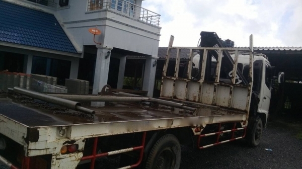 รถฮีโน่ 6 ล้อ ติดเฮี้ยบ 4 ตัน.  175 แรงม้า. ปี 51  ( รถวิ่ง 2xx,xxx กม. )   สนใจติดต่อ 081 - 6079515