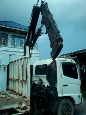 รถฮีโน่ 6 ล้อ ติดเฮี้ยบ 4 ตัน.  175 แรงม้า. ปี 51  ( รถวิ่ง 2xx,xxx กม. )   สนใจติดต่อ 081 - 6079515