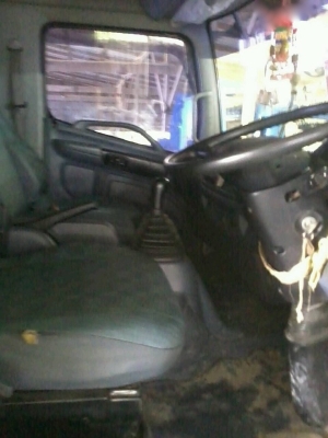 รถฮีโน่ 6 ล้อ ติดเฮี้ยบ 4 ตัน.  175 แรงม้า. ปี 51  ( รถวิ่ง 2xx,xxx กม. )   สนใจติดต่อ 081 - 6079515