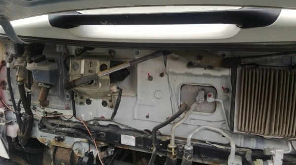 รถฮีโน่ 6 ล้อ ติดเฮี้ยบ 4 ตัน.  175 แรงม้า. ปี 51  ( รถวิ่ง 2xx,xxx กม. )   สนใจติดต่อ 081 - 6079515