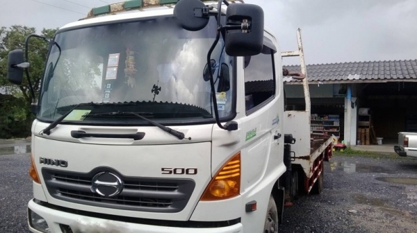 รถฮีโน่ 6 ล้อ ติดเฮี้ยบ 4 ตัน.  175 แรงม้า. ปี 51  ( รถวิ่ง 2xx,xxx กม. )   สนใจติดต่อ 081 - 6079515